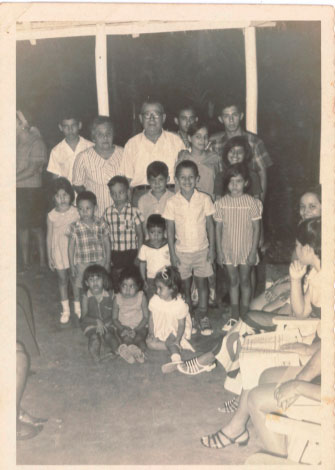 CAPITULO-1-Pictures-of-my-cousins-and-grandparents-around-5-years-old