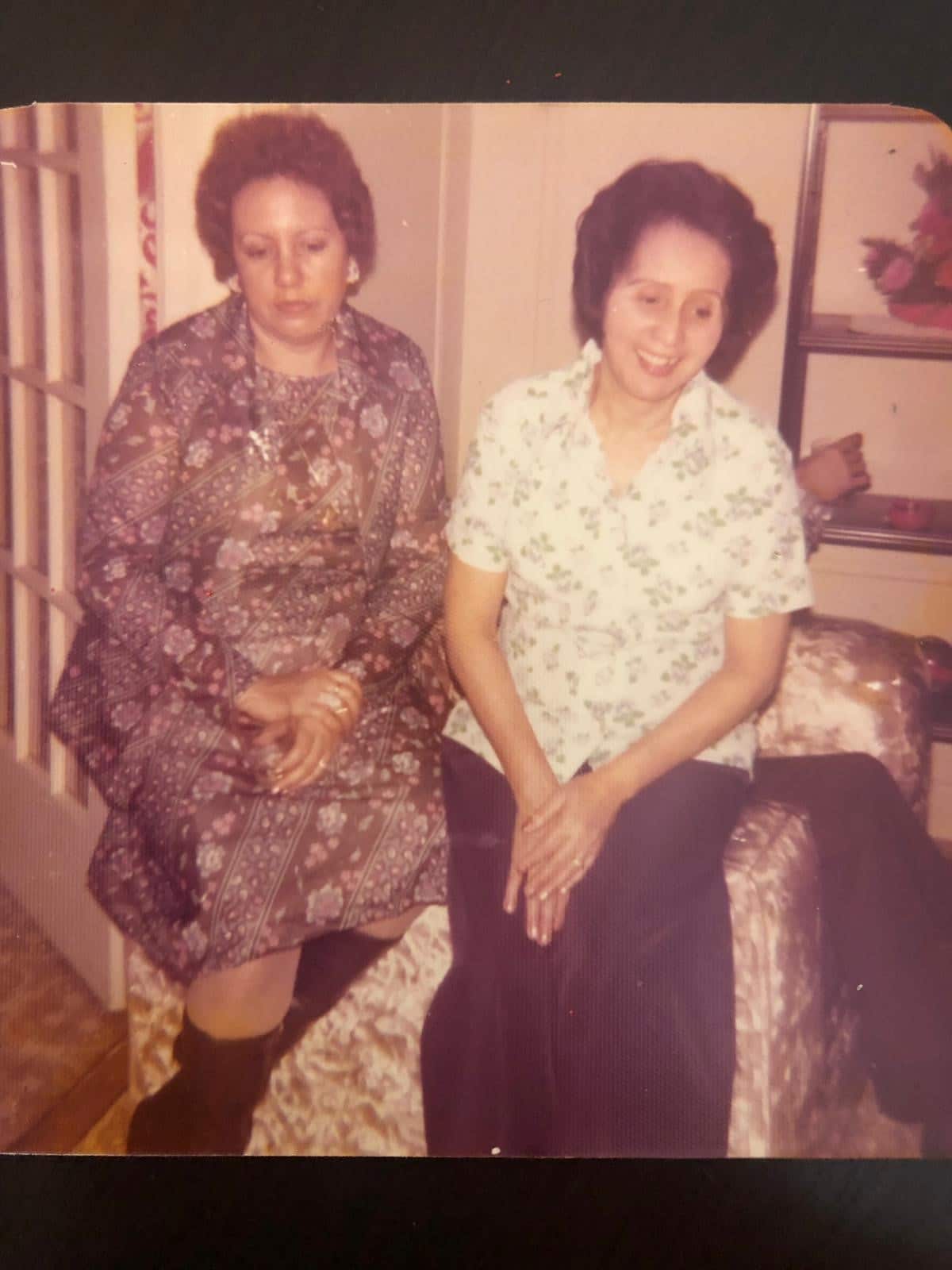 CAPITULO-11-Picture-of-my-mother-in-NY-looking-down